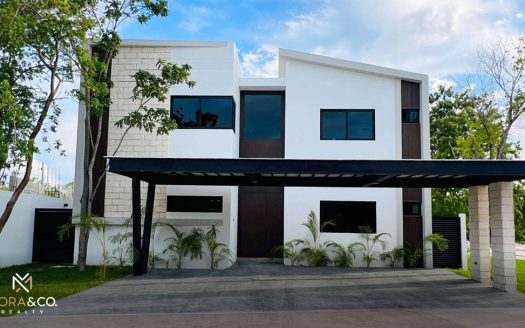 Casa nueva con alberca en Lagos del Sol Cancún