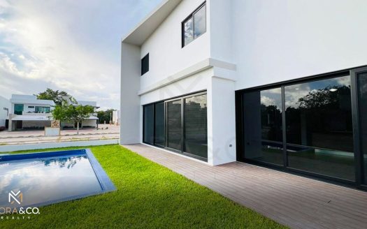 Casa nueva con alberca en Lagos del Sol Cancún