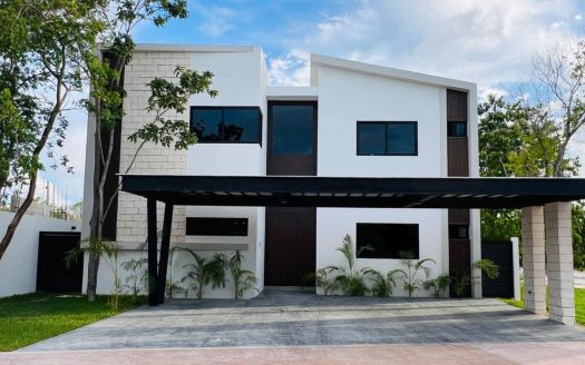 CASA EN VENTA  EN  LAGOS DEL SOL